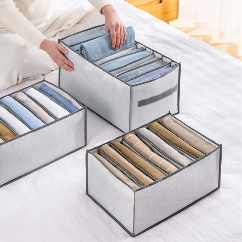 Closets Clothes Organizer: Clothes storage box